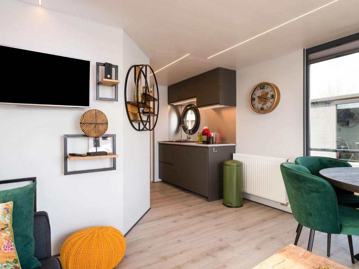 Hotel Beautiful Houseboat In Marina Of Volendam Exterior foto